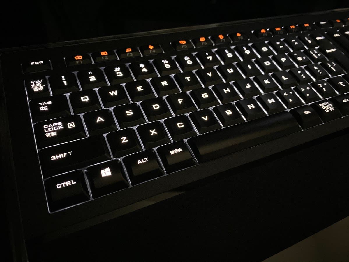 ロジクール k740 イルミネーテッドキーボード【美品】 ロジクール、LEDイルミネーション機能も備えたUSBデザイン